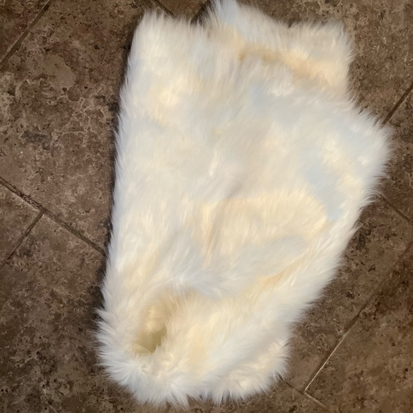 White Faux Fur Vest - Picture 3 of 3